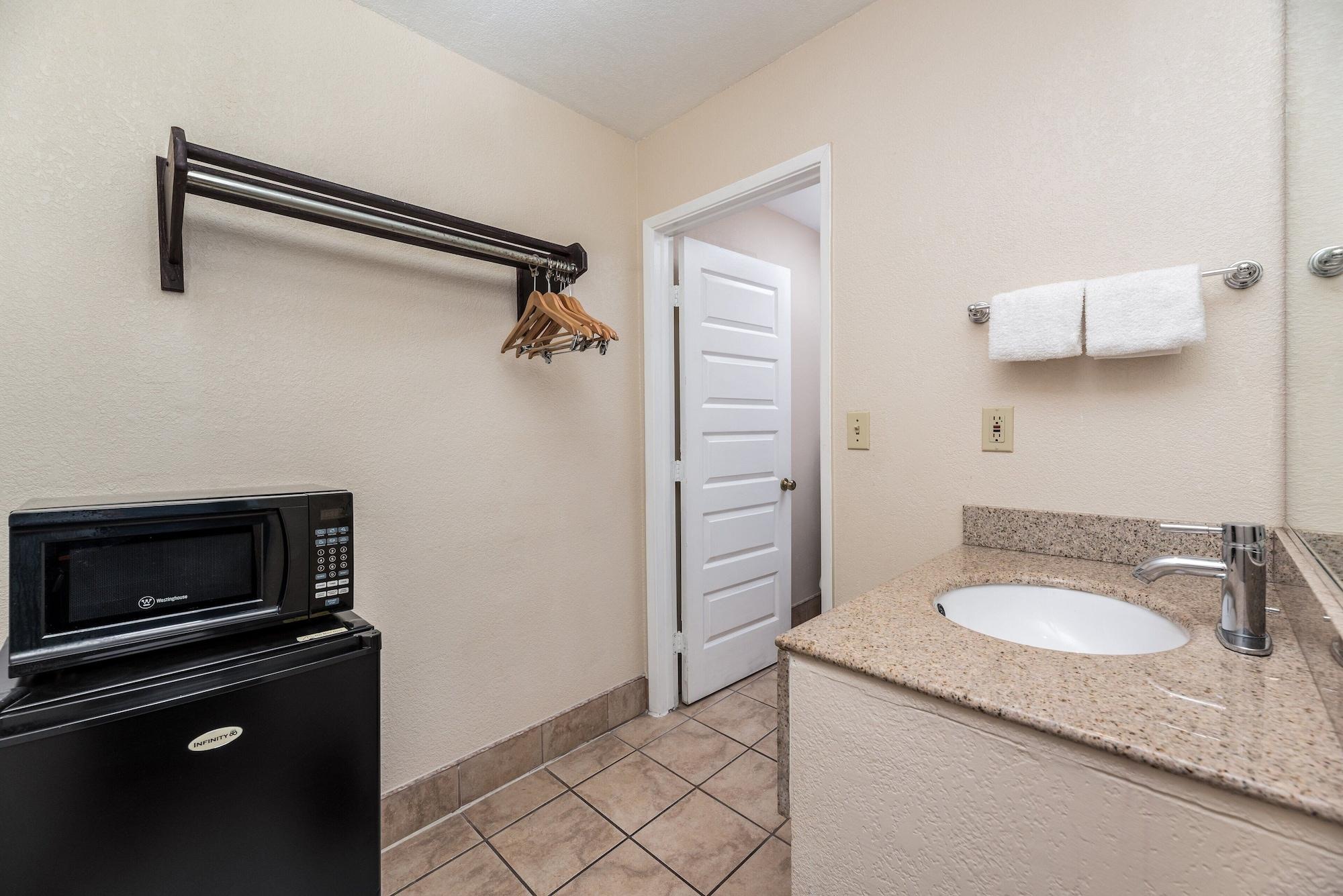 Red Roof Inn Stockton Bagian luar foto
