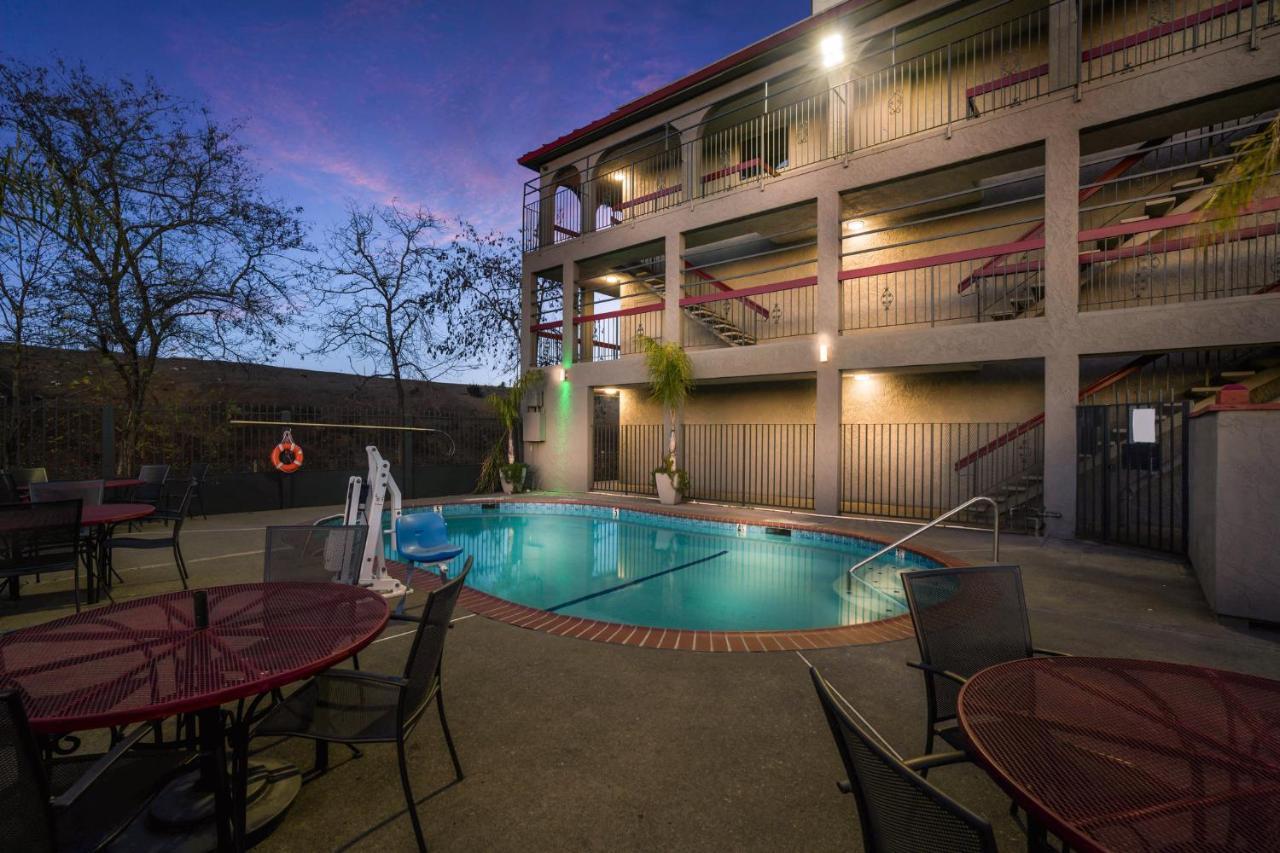 Red Roof Inn Stockton Bagian luar foto