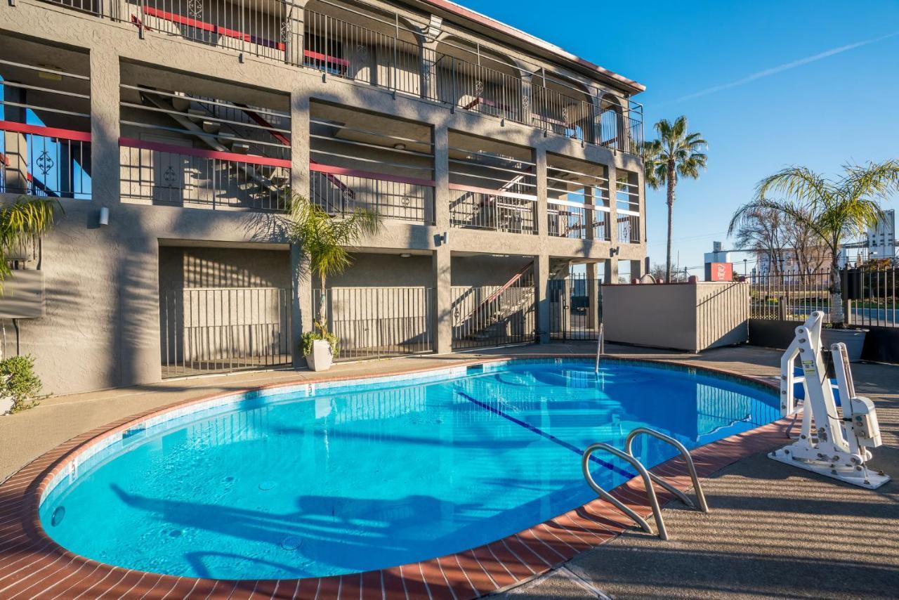 Red Roof Inn Stockton Bagian luar foto