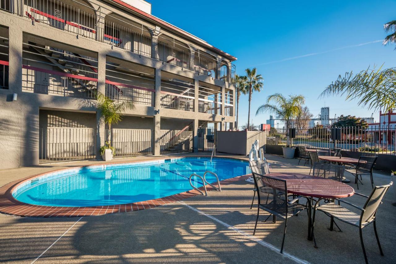 Red Roof Inn Stockton Bagian luar foto