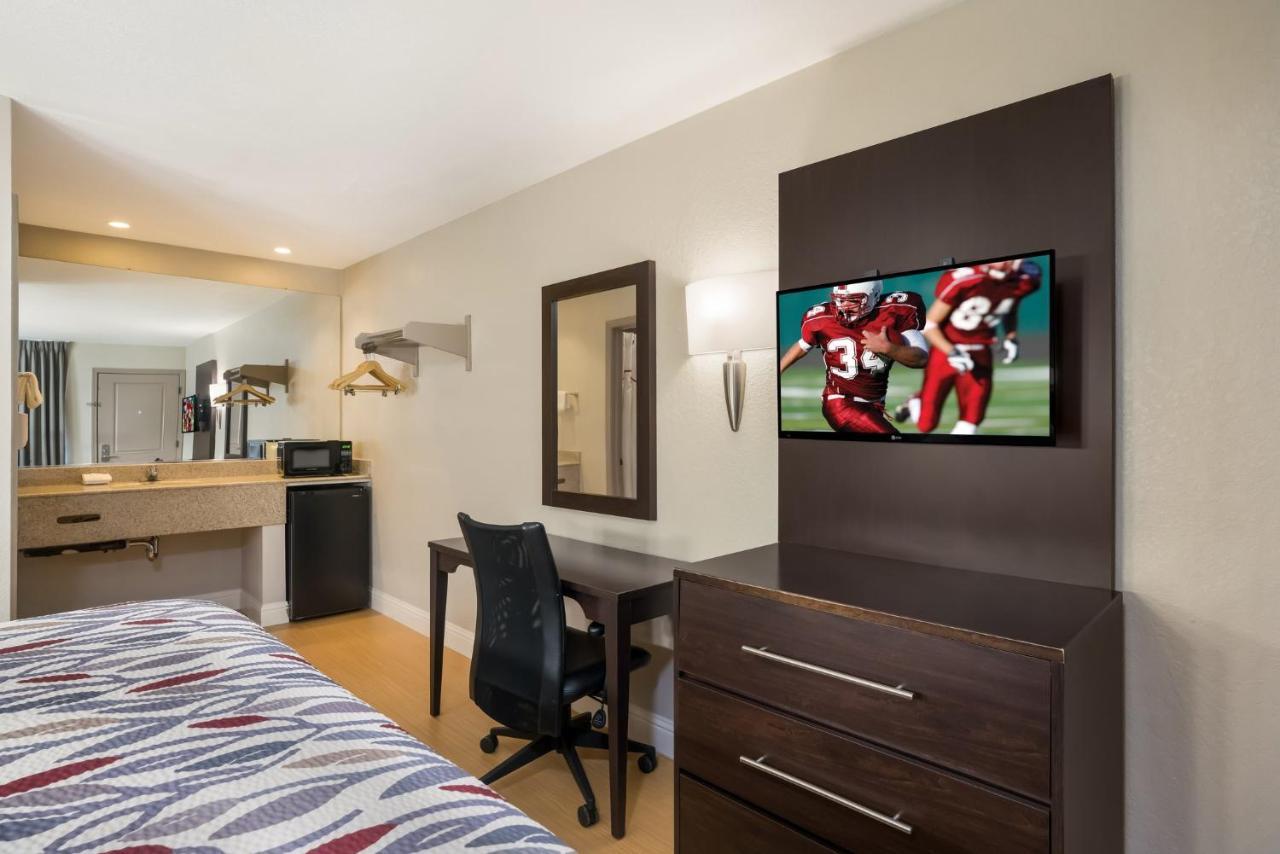 Red Roof Inn Stockton Bagian luar foto
