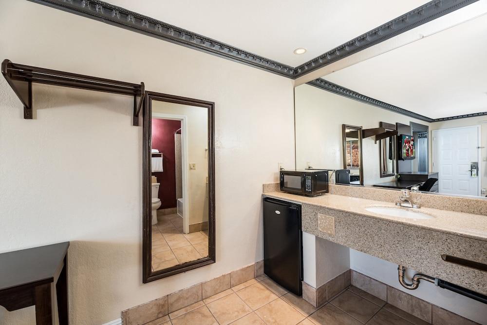 Red Roof Inn Stockton Bagian luar foto